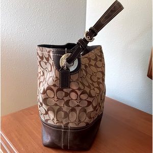 Coach tote type purse